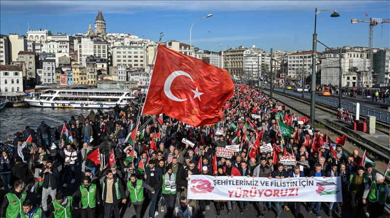 İHH İnsani Yardım Vakfınca, İstanbul'da şehitler ve Filistin için yürüyüş düzenlendi